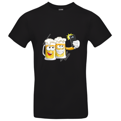schwarzes bedrucktes T Shirt Biergläser machen Selfie